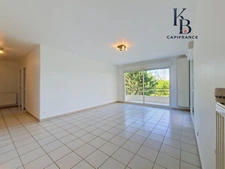 AMBILLY, appartement T3 de 70 m² avec terrasse de 23 m² à deux pas de la douane