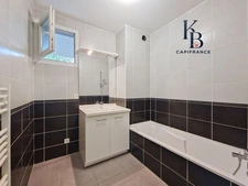 VETRAZ MONTHOUX, appartement T3 de 69 m² avec 2 terrasses, parking et garage