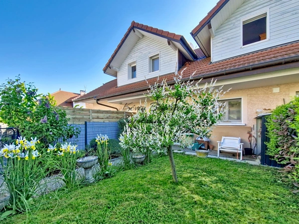REIGNIER-ÉSERY – Maison mitoyenne 105 m² – 3 chambres – jardin – double garage