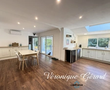 MAISON FAMILIALE ET LUMINEUSE 4 CHAMBRES AVEC PISCINE ET JARDIN ENTIEREMENT CLOS