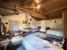 Authentique maison de caractère en pierre du XVIIIe siècle avec 200 m² habitables, dépendances et jardin clos