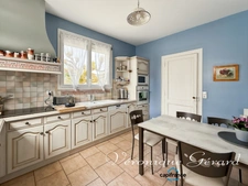Maison en pierre de 121 M² avec 3 chambres, possibilité 4 , le tout sur 1449 M² de terrain