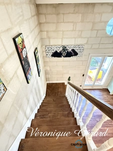 MAISON FAMILIALE ET LUMINEUSE 4 CHAMBRES AVEC PISCINE ET JARDIN ENTIEREMENT CLOS