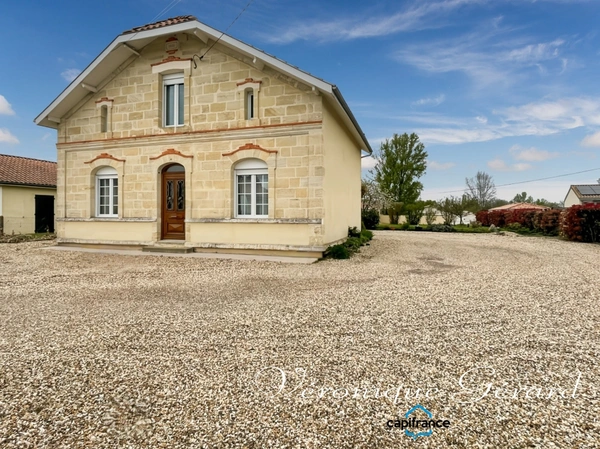 Maison en pierre de 131 M² avec 3 chambres, possibilité 4 , le tout sur 1449 M² de terrain