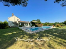 Belle Girondine avec Gîte et boxes pour chevaux à SAINT CHRISTOPHE DE DOUBLE sur 12000M² de terrain. 