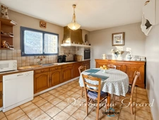 Maison de 134 m² de plain-pied, en pierre, sur plus de 5880 m²