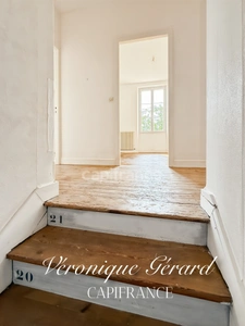 Ancien Presbytère en pierre de 179 M², 8 pièces 