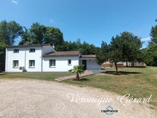 MAISON FAMILIALE ET LUMINEUSE 4 CHAMBRES AVEC PISCINE ET JARDIN ENTIEREMENT CLOS