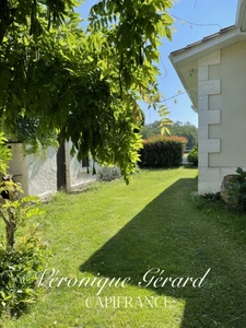 Belle Girondine avec Gîte et boxes pour chevaux à SAINT CHRISTOPHE DE DOUBLE sur 12000M² de terrain. 