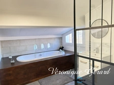 MAISON FAMILIALE ET LUMINEUSE 4 CHAMBRES AVEC PISCINE ET JARDIN ENTIEREMENT CLOS