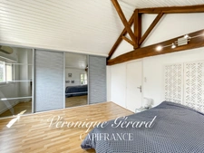 Belle Girondine avec Gîte et boxes pour chevaux à SAINT CHRISTOPHE DE DOUBLE sur 12000M² de terrain. 