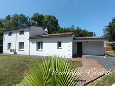 MAISON FAMILIALE ET LUMINEUSE 4 CHAMBRES AVEC PISCINE ET JARDIN ENTIEREMENT CLOS