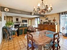 Maison de 134 m² de plain-pied, en pierre, sur plus de 5880 m²