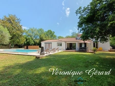 MAISON FAMILIALE ET LUMINEUSE 4 CHAMBRES AVEC PISCINE ET JARDIN ENTIEREMENT CLOS