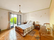 Maison de 134 m² de plain-pied, en pierre, sur plus de 5880 m²