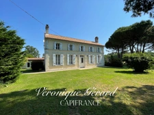 Belle Girondine avec Gîte et boxes pour chevaux à SAINT CHRISTOPHE DE DOUBLE sur 12000M² de terrain. 