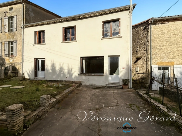 Maison en pierre de 150 M²  avec travaux à SAINT VIVIEN DE MONSEGUR