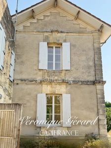 Ancien Presbytère en pierre de 179 M², 8 pièces 
