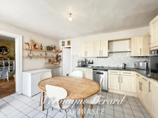 IDEAL Famille ou Investisseurs Maison en Pierre avec cours, jardin et grange