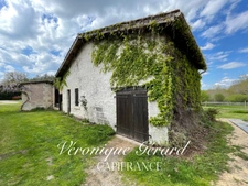 Belle Girondine avec Gîte et boxes pour chevaux à SAINT CHRISTOPHE DE DOUBLE sur 12000M² de terrain. 