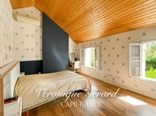 Belle Girondine avec Gîte et boxes pour chevaux à SAINT CHRISTOPHE DE DOUBLE sur 12000M² de terrain. 