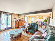 Maison de 134 m² de plain-pied, en pierre, sur plus de 5880 m²