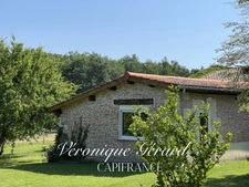 Belle Girondine avec Gîte et boxes pour chevaux à SAINT CHRISTOPHE DE DOUBLE sur 12000M² de terrain. 