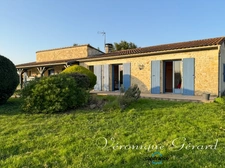 Maison de 134 m² de plain-pied, en pierre, sur plus de 5880 m²