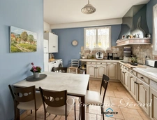 Maison en pierre de 121 M² avec 3 chambres, possibilité 4 , le tout sur 1449 M² de terrain