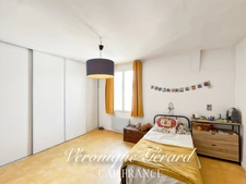 IDEAL Famille ou Investisseurs Maison en Pierre avec cours, jardin et grange