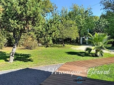 MAISON FAMILIALE ET LUMINEUSE 4 CHAMBRES AVEC PISCINE ET JARDIN ENTIEREMENT CLOS
