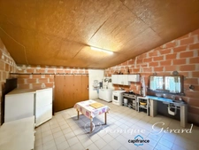 Maison de 134 m² de plain-pied, en pierre, sur plus de 5880 m²