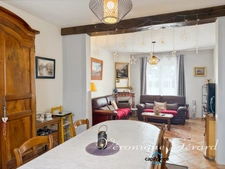 Maison en pierre de 121 M² avec 3 chambres, possibilité 4 , le tout sur 1449 M² de terrain