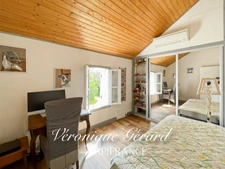 Belle Girondine avec Gîte et boxes pour chevaux à SAINT CHRISTOPHE DE DOUBLE sur 12000M² de terrain. 