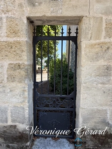 BELLE MAISON EN PIERRE DE TAILLE DE 252 M², 7 CHAMBRES, COMBLES AMÉNAGEABLES, JARDIN PAYSAGER,3 GARAGES