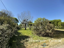 Terrain constructible de 823 m² à LATRESNE