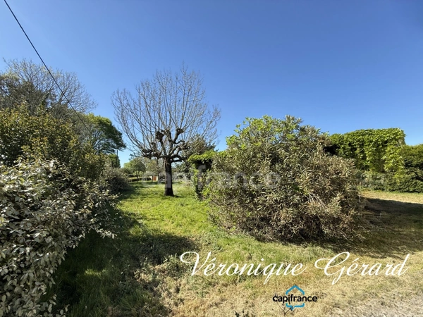 Terrain constructible de 823 m² à LATRESNE