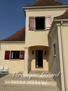 Périgourdine Lumineuse et spacieuse sur plus de 2 hectares de terrain