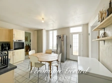 IDEAL Famille ou Investisseurs Maison en Pierre avec cours, jardin et grange