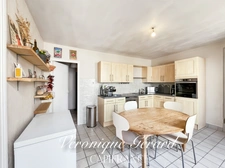 IDEAL Famille ou Investisseurs Maison en Pierre avec cours, jardin et grange