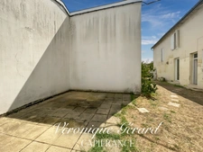 IDEAL Famille ou Investisseurs Maison en Pierre avec cours, jardin et grange