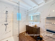 MAISON FAMILIALE ET LUMINEUSE 4 CHAMBRES AVEC PISCINE ET JARDIN ENTIEREMENT CLOS