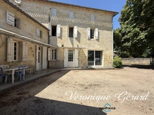 BELLE MAISON EN PIERRE DE TAILLE DE 252 M², 7 CHAMBRES, COMBLES AMÉNAGEABLES, JARDIN PAYSAGER,3 GARAGES