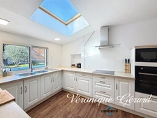 MAISON FAMILIALE ET LUMINEUSE 4 CHAMBRES AVEC PISCINE ET JARDIN ENTIEREMENT CLOS