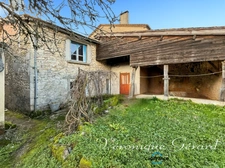 Maison en pierre de 150 M²  avec travaux à SAINT VIVIEN DE MONSEGUR