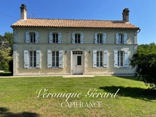 Belle Girondine avec Gîte et boxes pour chevaux à SAINT CHRISTOPHE DE DOUBLE sur 12000M² de terrain. 