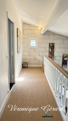 MAISON FAMILIALE ET LUMINEUSE 4 CHAMBRES AVEC PISCINE ET JARDIN ENTIEREMENT CLOS