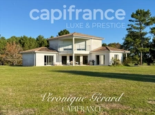 Equestrian property on over 4 hectares with a 133 m² house