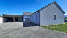 Maison plain pied avec double garage à vendre 5 pièces LOUEY (65)