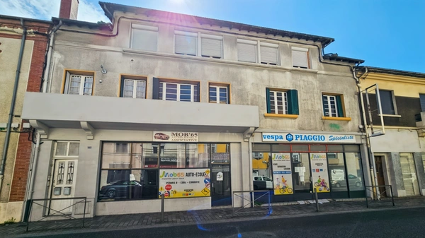 Immeuble à rénover avec local commercial + 2 T5 à vendre TARBES (65)
